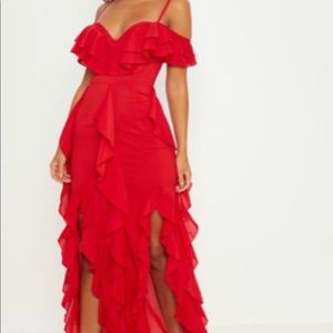 Red Cold Shoulder Ruffle Detail Maxi Dress
 
Size: 12
 
Colour: Red
